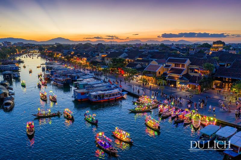 Giải Nhất cuộc thi ảnh - Tác phẩm Thuyền hoa - Tác giả Trần Minh Lương